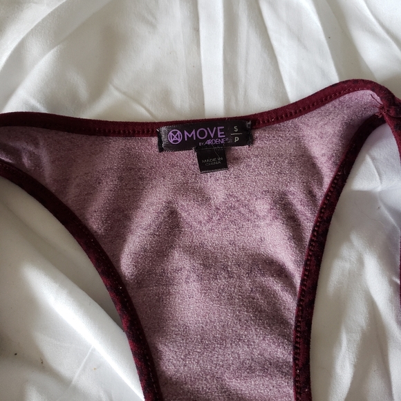 3/25$ Red tank top - Picture 2 of 3